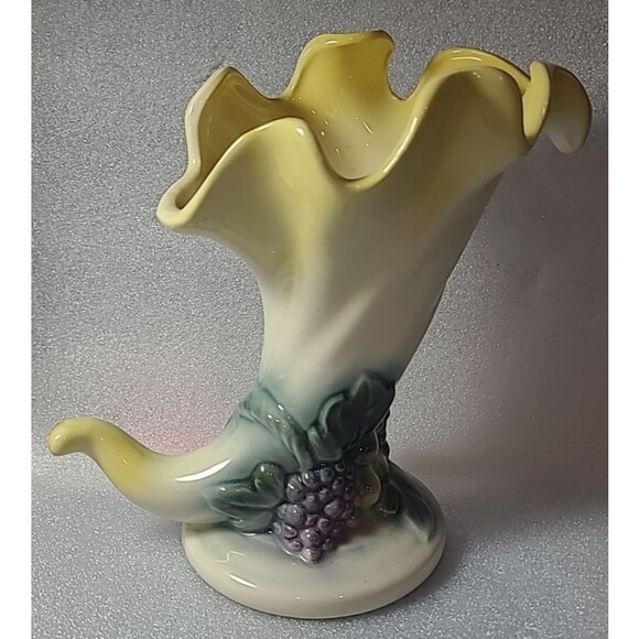 Hull Pottery Fiesta Cornucopia Vase 8.25'' Yellow Grapes #49 Vintage - Picture 6 of 8